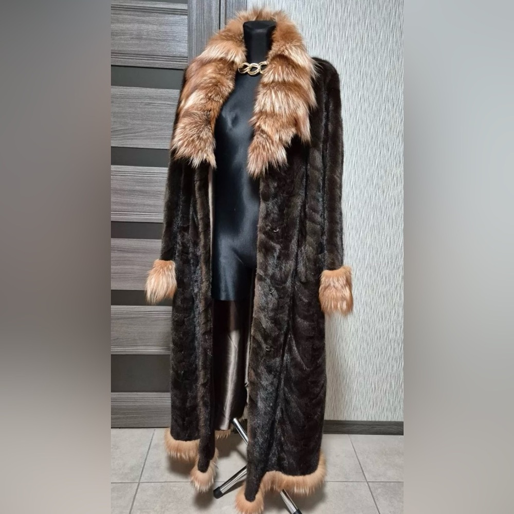Brown mink fur coat with red fox fur collar trim - Picture 1 of 16